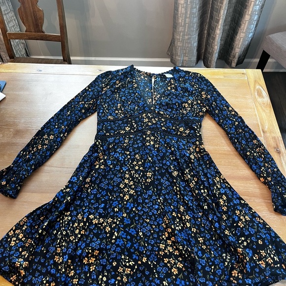B Darling Black and Blue Floral Long Sleeve flutter Dress. Ruffle hem lined 9/10 - Picture 6 of 10